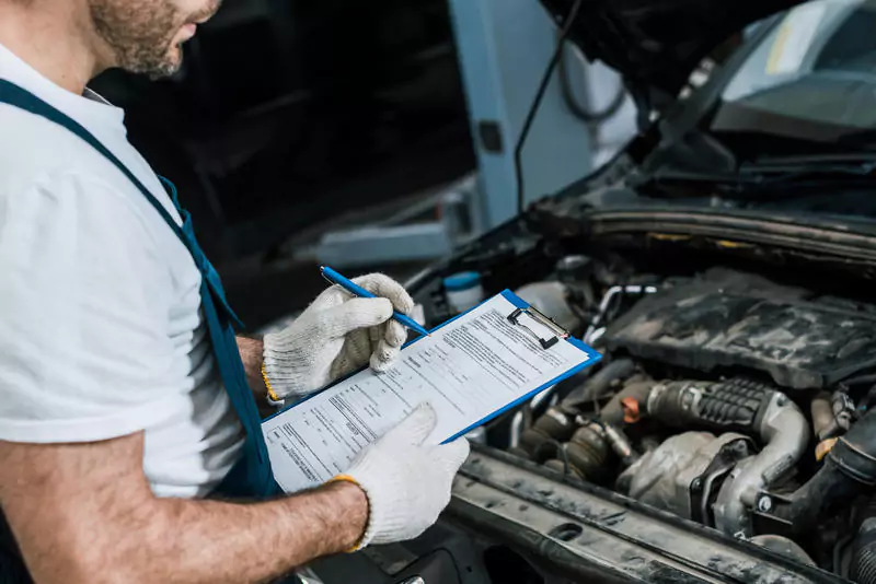 image-of-man-with-notebook-motor